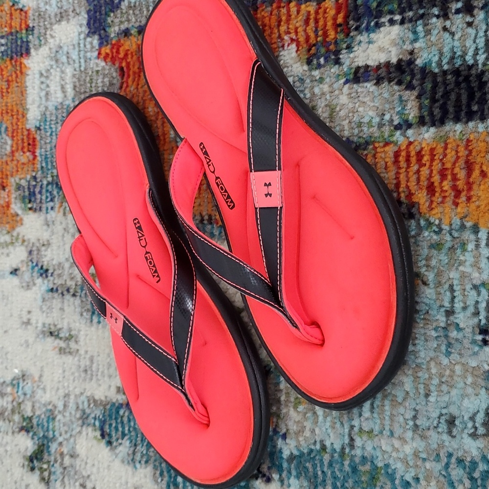 Under Armour flip flops size 8 GUC